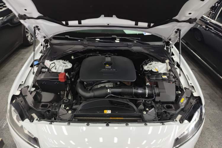 Used Jaguar XF 2016 XF 2.0T Two-Wheel-Drive Luxury Edition Engine Bay