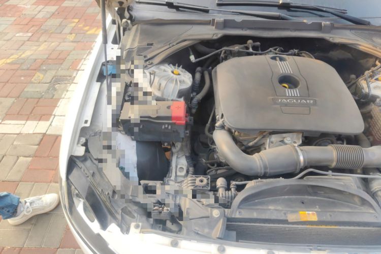 Used Jaguar XF 2016 XF 2.0T Two-Wheel-Drive Luxury Edition Engine Bay Right