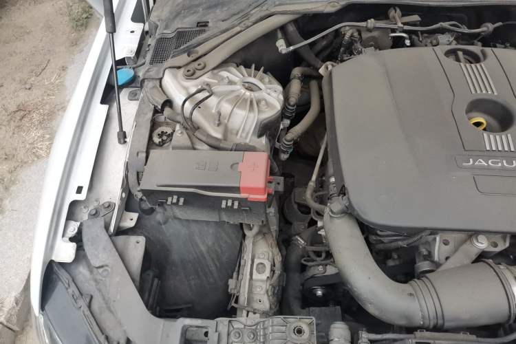 Used Jaguar XF 2016 XF 2.0T Two-Wheel-Drive Luxury Edition Engine Bay Right