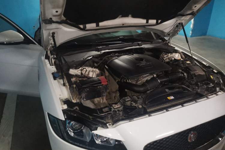 Used Jaguar XF 2016 XF 2.0T Two-Wheel-Drive Luxury Edition Engine Bay Right