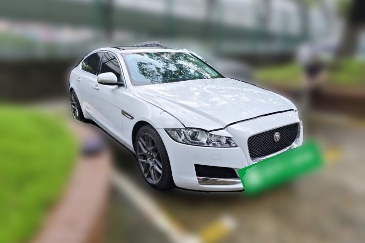 Used Jaguar XF 2016 XF 3.0 SC Two-Wheel-Drive Luxury Edition Front Right 45 Deg