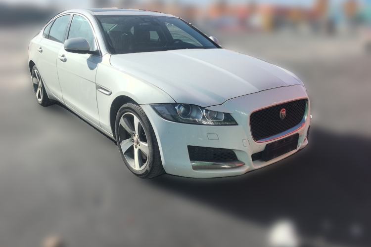 Used Jaguar XF 2016 XF 3.0 SC Two-Wheel-Drive Luxury Edition Front Right 45 Deg