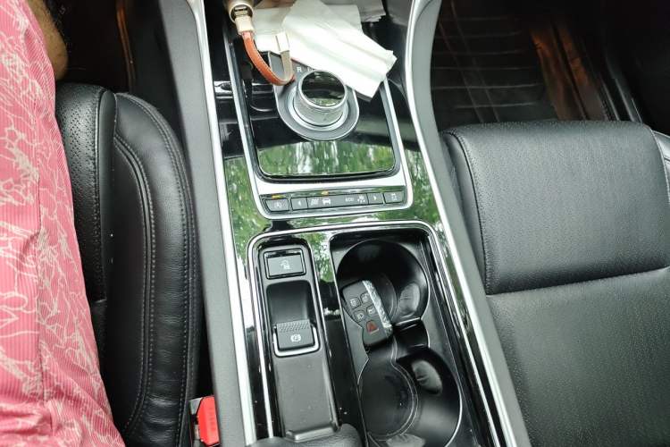 Used Jaguar XF 2016 XF 3.0 SC Two-Wheel-Drive Luxury Edition Gear Lever