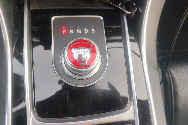 Used Jaguar XF 2016 XF 2.0T Two-Wheel-Drive Luxury Edition Gear Lever