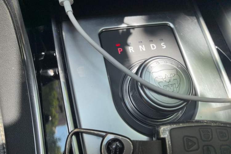 Used Jaguar XF 2016 XF 2.0T Two-Wheel-Drive R-Sport Sport Edition Gear Lever