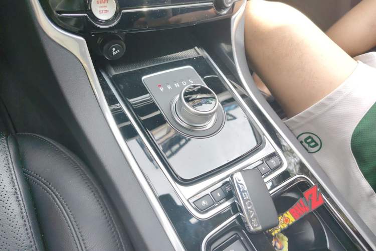 Used Jaguar XF 2016 XF 2.0T Two-Wheel-Drive Luxury Edition Gear Lever