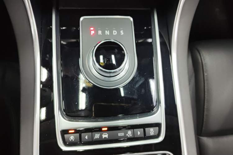 Used Jaguar XF 2016 XF 2.0T Two-Wheel-Drive Luxury Edition Gear Lever