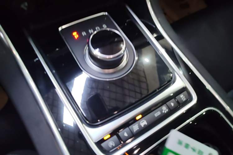 Used Jaguar XF 2016 XF 3.0 SC Two-Wheel-Drive R-Sport Sport Edition Gear Lever