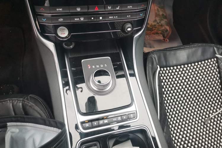 Used Jaguar XF 2016 XF 2.0T Two-Wheel-Drive Luxury Edition Gear Lever