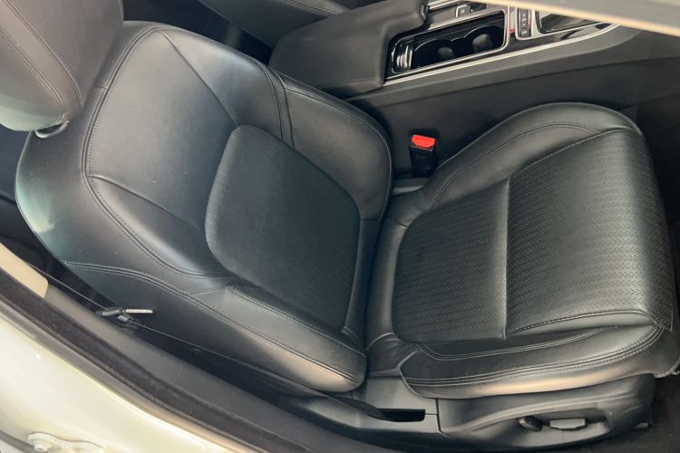Used Jaguar XF 2016 XF 2.0T Two-Wheel-Drive Luxury Edition Interior 1