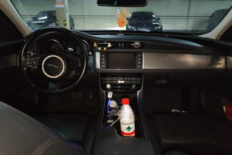 Used Jaguar XF 2016 XF 3.0 SC Two-Wheel-Drive Luxury Edition Interior 2
