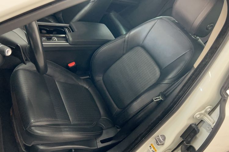 Used Jaguar XF 2016 XF 2.0T Two-Wheel-Drive Luxury Edition Interior 3