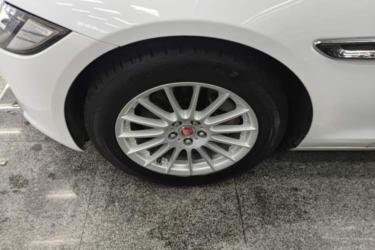 Used Jaguar XF 2016 XF 2.0T Two-Wheel-Drive Luxury Edition Left Front Wheel Hub