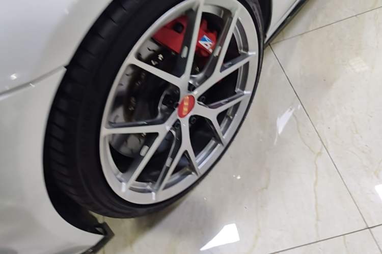 Used Jaguar XF 2016 XF 3.0 SC Two-Wheel-Drive R-Sport Sport Edition Left Front Wheel Hub