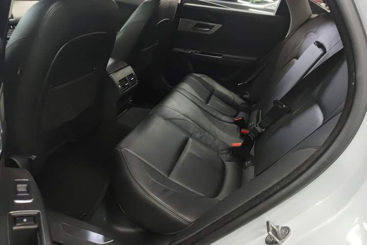 Used Jaguar XF 2016 XF 2.0T Two-Wheel-Drive Luxury Edition Left Rear Seat