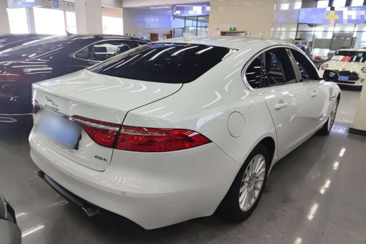 Used Jaguar XF 2016 XF 2.0T Two-Wheel-Drive Luxury Edition Rear Right 45 Deg