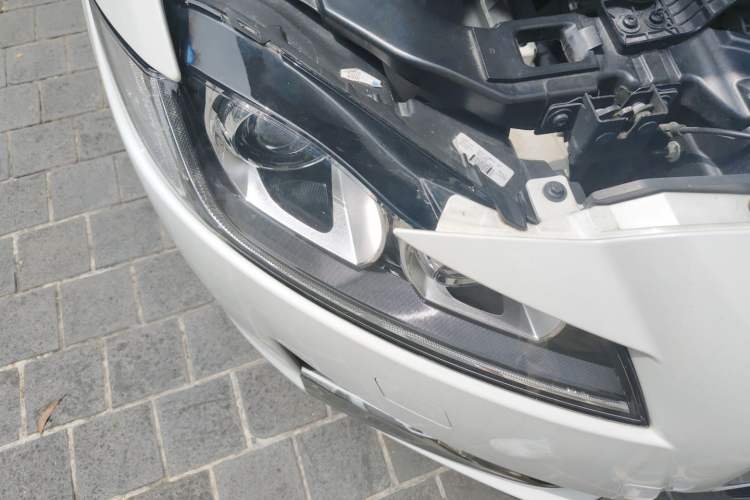 Used Jaguar XF 2016 XF 2.0T Two-Wheel-Drive Luxury Edition Right Front Headlight