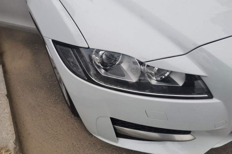Used Jaguar XF 2016 XF 2.0T Two-Wheel-Drive Luxury Edition Right Front Headlight