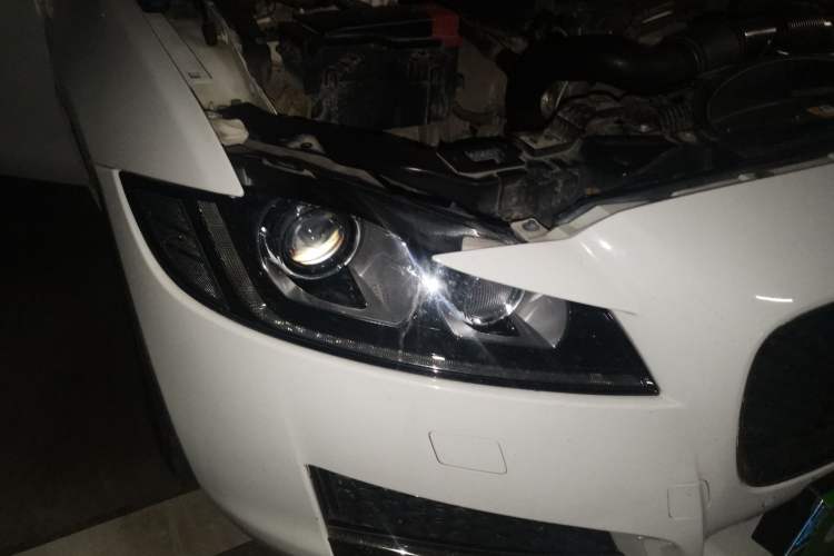 Used Jaguar XF 2016 XF 2.0T Two-Wheel-Drive Luxury Edition Right Front Headlight