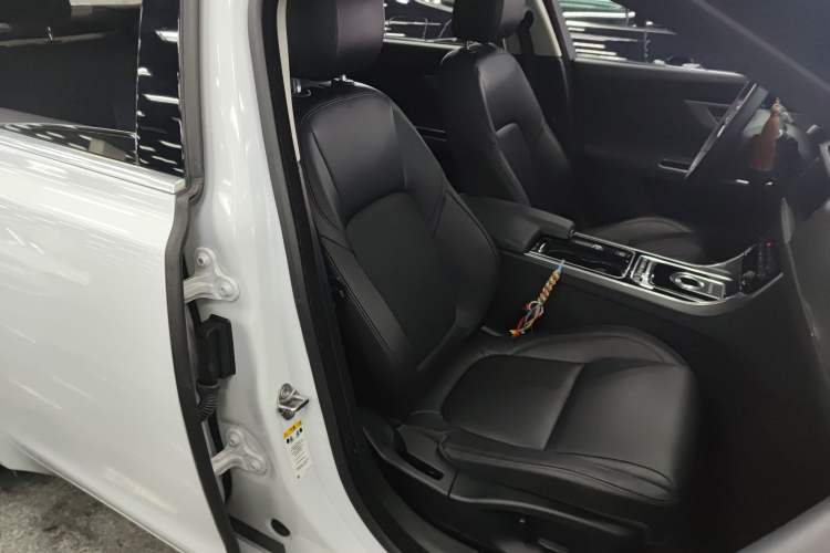 Used Jaguar XF 2016 XF 2.0T Two-Wheel-Drive Luxury Edition Right Front Seat
