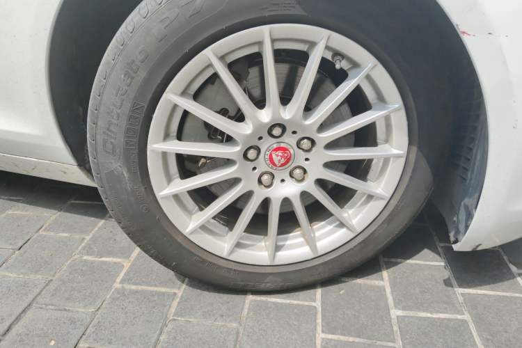 Used Jaguar XF 2016 XF 2.0T Two-Wheel-Drive Luxury Edition Right Front Wheel Hub