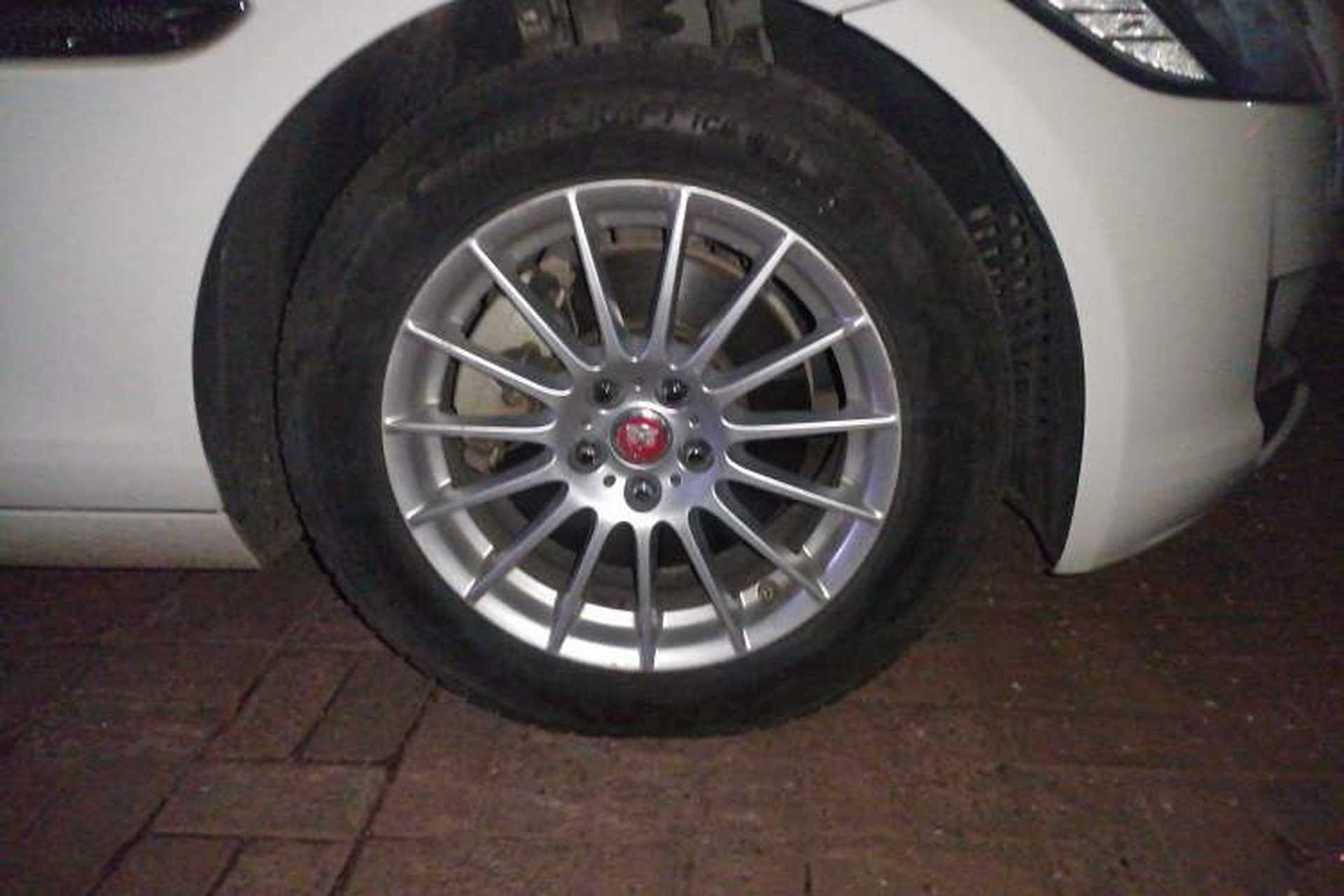 Used Jaguar XF 2016 XF 2.0T Two-Wheel-Drive Luxury Edition Right Front Wheel Hub