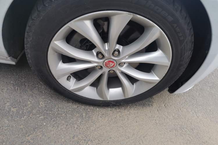 Used Jaguar XF 2016 XF 2.0T Two-Wheel-Drive Luxury Edition Right Front Wheel Hub