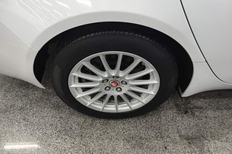 Used Jaguar XF 2016 XF 2.0T Two-Wheel-Drive Luxury Edition Right Rear Wheel Hub