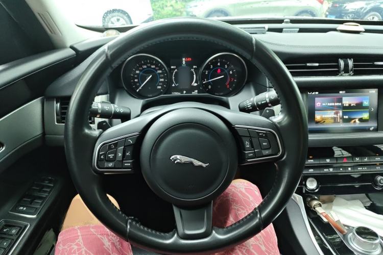 Used Jaguar XF 2016 XF 3.0 SC Two-Wheel-Drive Luxury Edition Steering Wheel