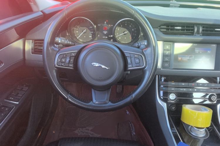 Used Jaguar XF 2016 XF 3.0 SC Two-Wheel-Drive Luxury Edition Steering Wheel