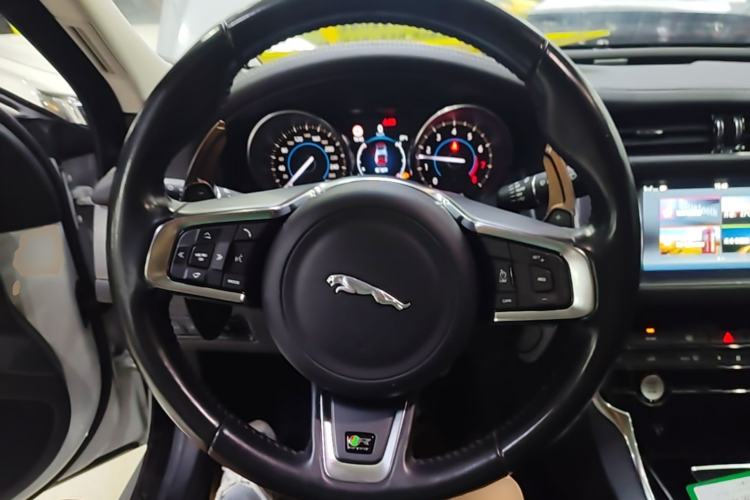 Used Jaguar XF 2016 XF 3.0 SC Two-Wheel-Drive R-Sport Sport Edition Steering Wheel
