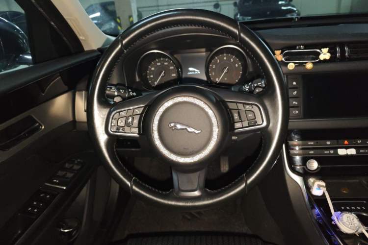 Used Jaguar XF 2016 XF 3.0 SC Two-Wheel-Drive Luxury Edition Steering Wheel