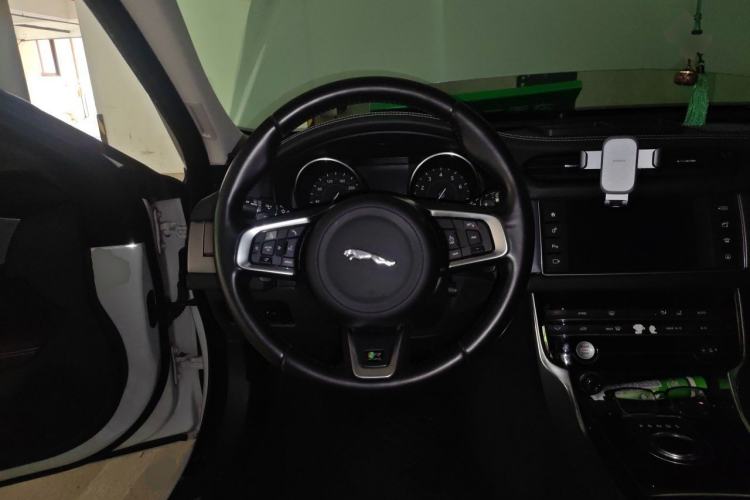 Used Jaguar XF 2016 XF 2.0T Two-Wheel-Drive R-Sport Sport Edition Steering Wheel