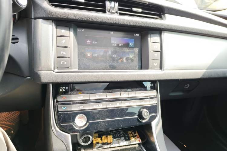 Used Jaguar XF 2018 XF Sportbrake 2.0T 250 PS Two-Wheel-Drive Luxury Edition Audio And AC Panel