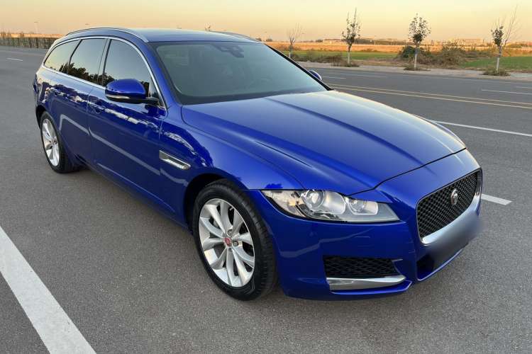 Used Jaguar XF 2018 XF Sportbrake 2.0T 250 PS Two-Wheel-Drive Luxury Edition Front Right 45 Deg