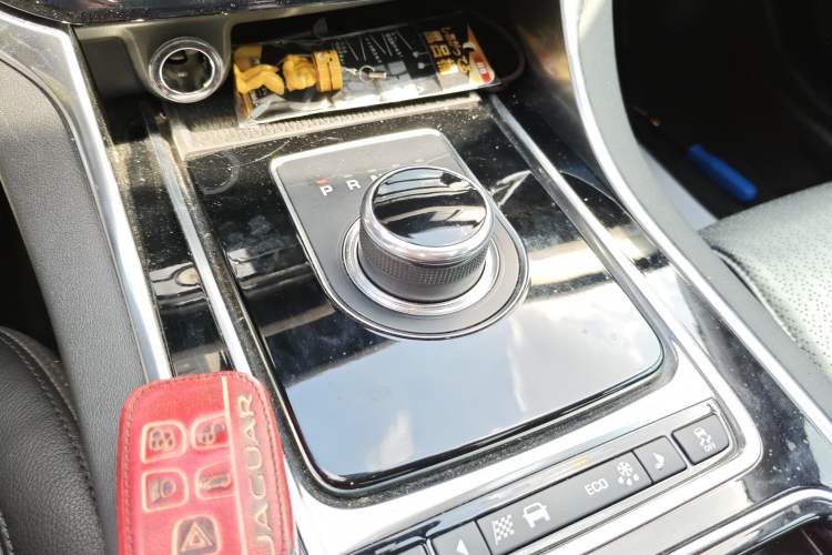 Used Jaguar XF 2018 XF Sportbrake 2.0T 250 PS Two-Wheel-Drive Luxury Edition Gear Lever