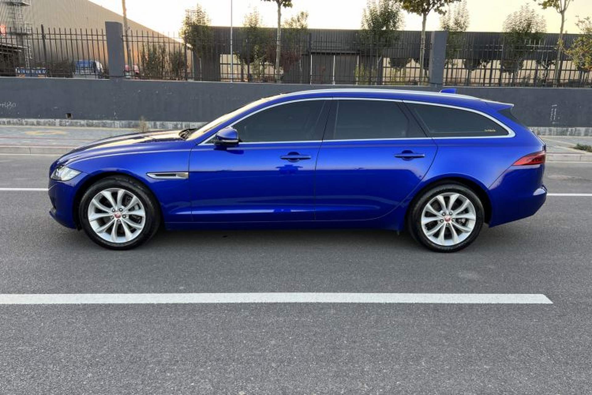 Used Jaguar XF 2018 XF Sportbrake 2.0T 250 PS Two-Wheel-Drive Luxury Edition Left Side