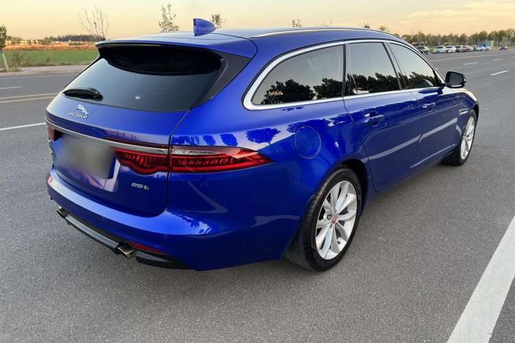 Used Jaguar XF 2018 XF Sportbrake 2.0T 250 PS Two-Wheel-Drive Luxury Edition Rear Right 45 Deg