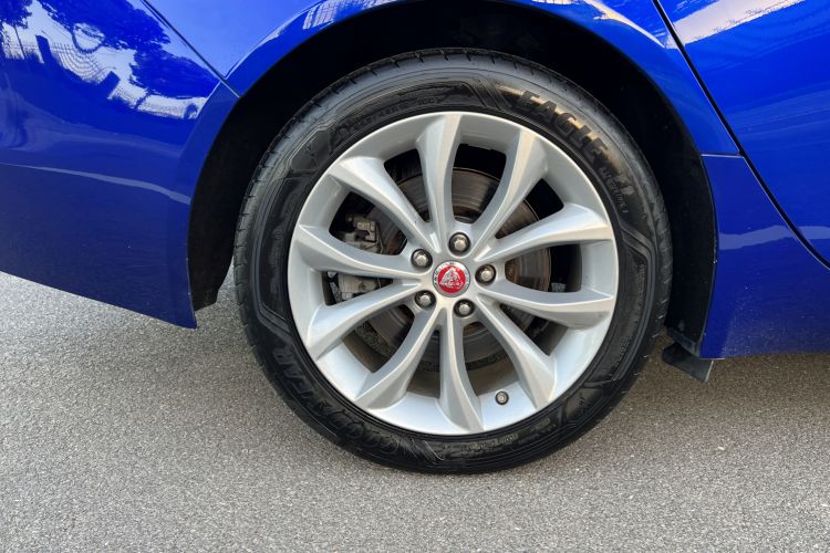 Used Jaguar XF 2018 XF Sportbrake 2.0T 250 PS Two-Wheel-Drive Luxury Edition Right Rear Wheel Hub