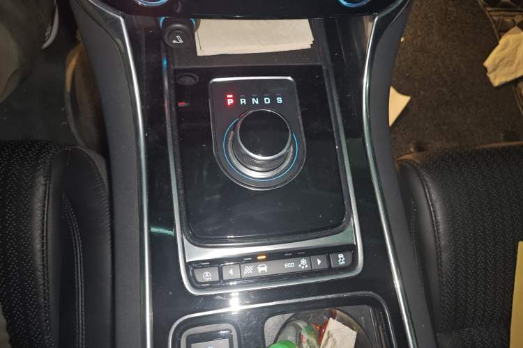 Used Jaguar XF 2018 XF Sportbrake 2.0T 250 PS All-Wheel Drive Luxury Edition Gear Lever