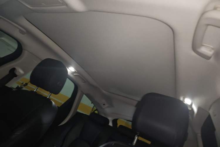 Used Jaguar XF 2018 XF Sportbrake 2.0T 250 PS All-Wheel Drive Luxury Edition Headliner