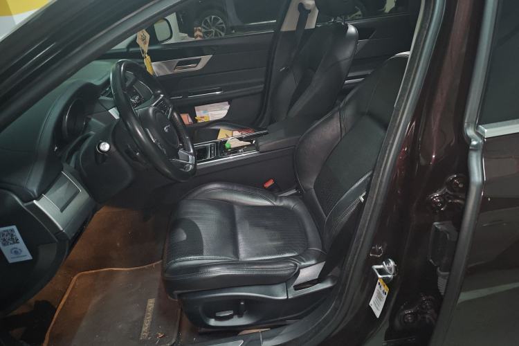 Used Jaguar XF 2018 XF Sportbrake 2.0T 250 PS All-Wheel Drive Luxury Edition Left Front Seat