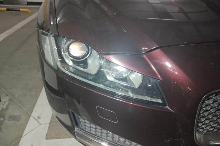 Used Jaguar XF 2018 XF Sportbrake 2.0T 250 PS All-Wheel Drive Luxury Edition Right Front Headlight