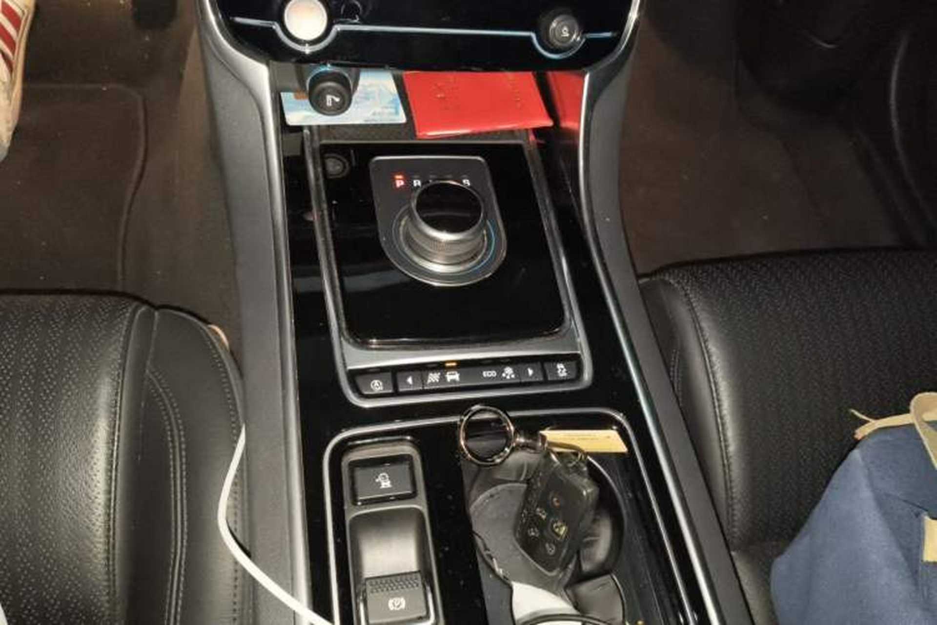 Used Jaguar XF 2018 XF Sportbrake 2.0T 250 PS Two-Wheel-Drive Luxury Edition Gear Lever