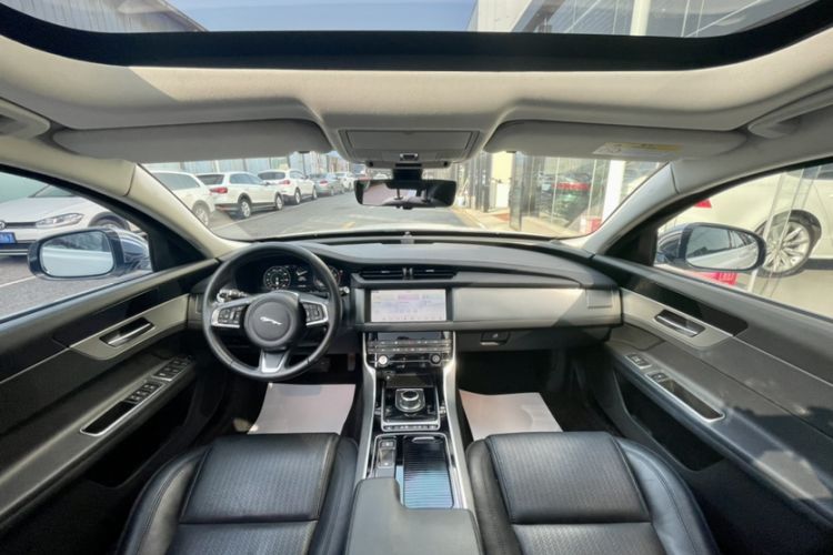 Used Jaguar XF 2018 XF Sportbrake 2.0T 250 PS Two-Wheel-Drive Luxury Edition Interior 3