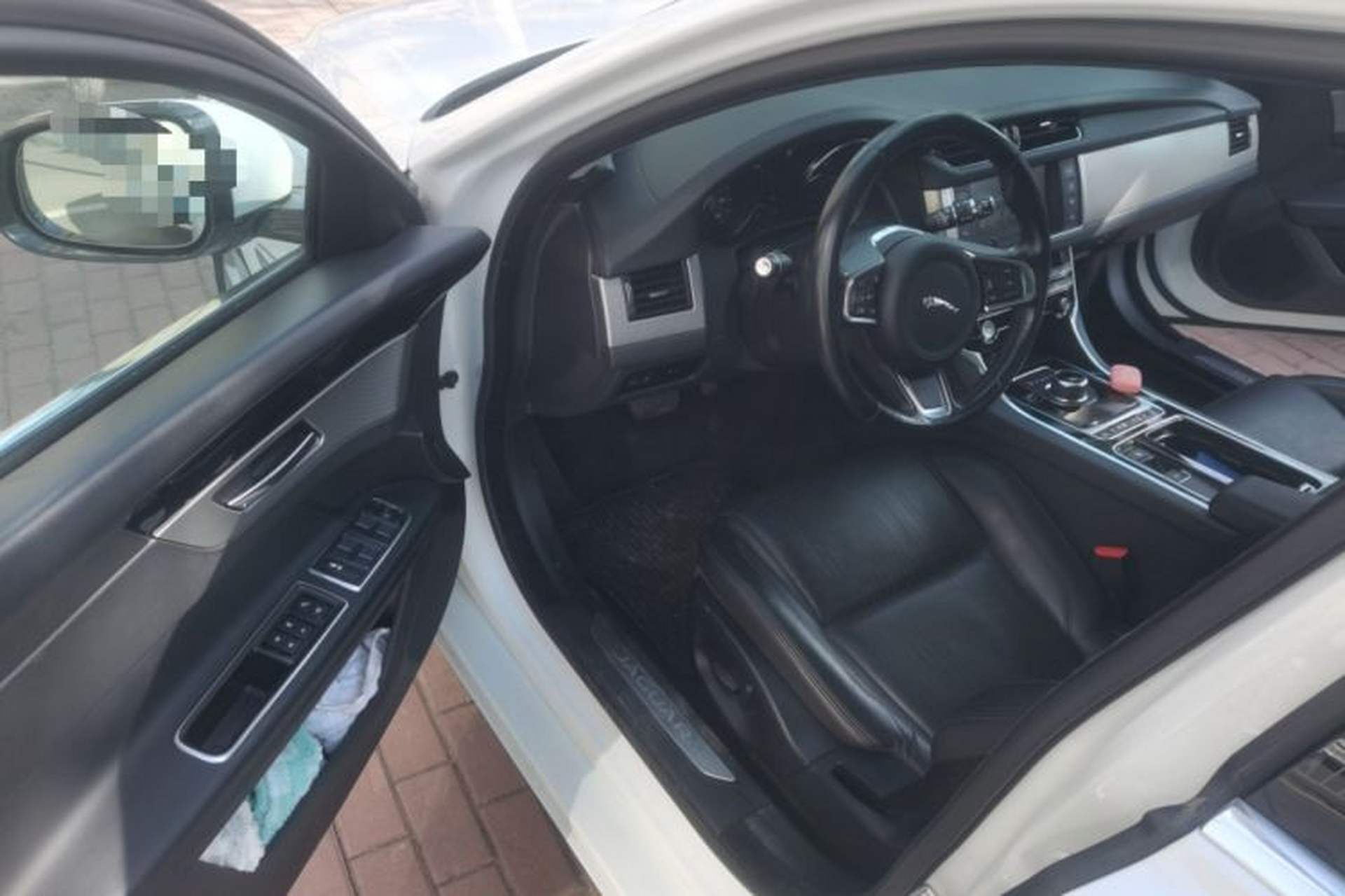 Used Jaguar XF 2018 XF Sportbrake 2.0T 250 PS All-Wheel Drive Luxury Edition Interior 3