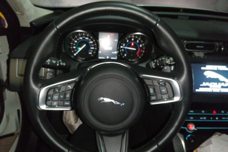 Used Jaguar XF 2018 XF Sportbrake 2.0T 250 PS Two-Wheel-Drive Luxury Edition Steering Wheel