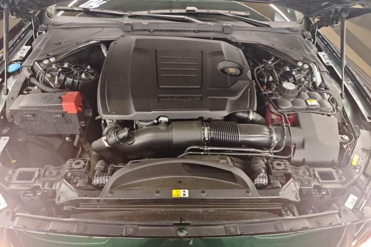 Used Jaguar XFL 2025 Model—2.0T P250, Two-Wheel Drive, Premium Luxury Edition Engine Bay