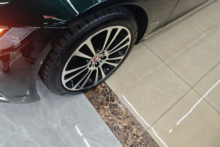 Used Jaguar XFL 2025 Model—2.0T P250, Two-Wheel Drive, Premium Luxury Edition Exterior 5