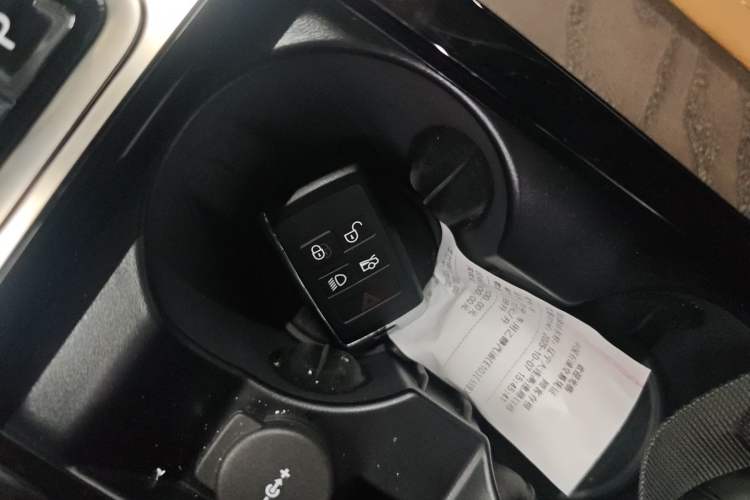 Used Jaguar XFL 2025 Model—2.0T P250, Two-Wheel Drive, Premium Luxury Edition Interior 1